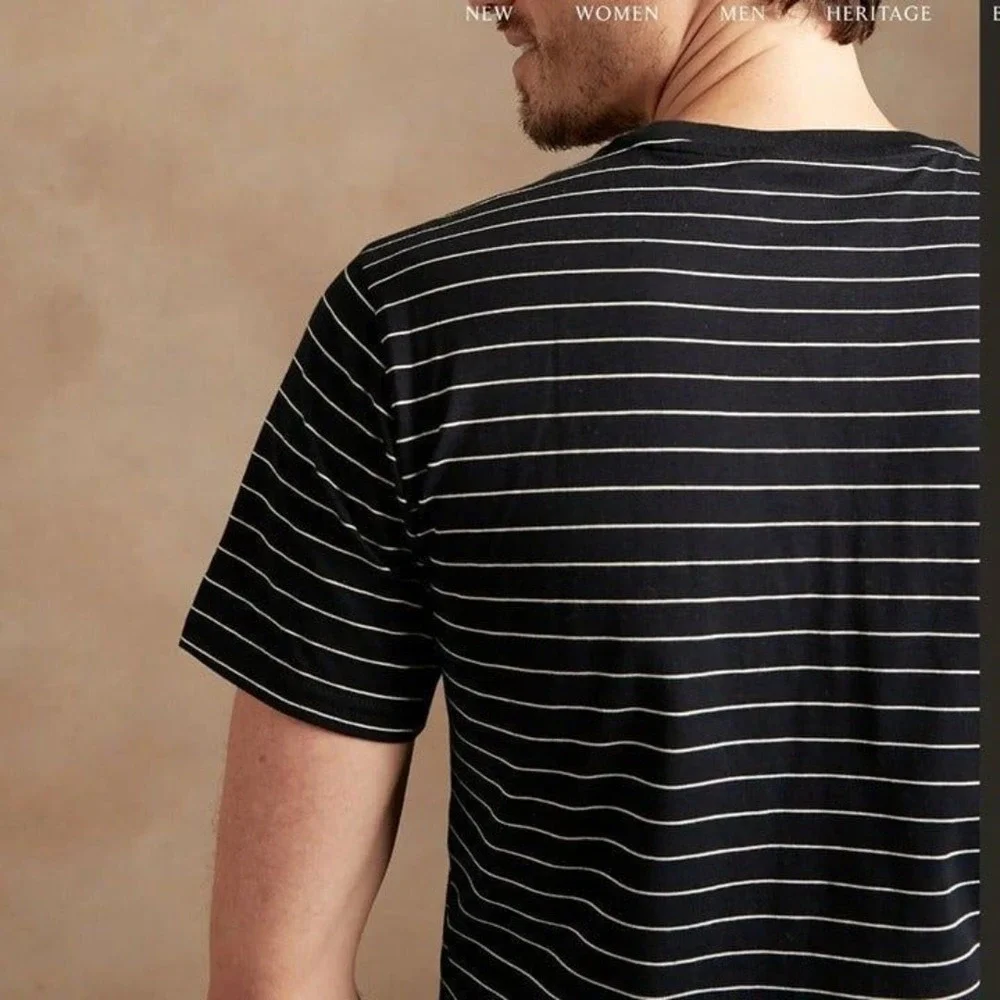Banana Republic PREMIUM WASH T-SHIRT  Navy with White Stripes  XL